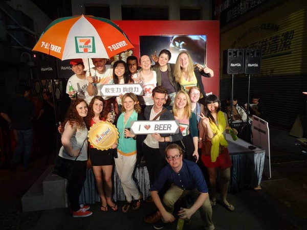 7-Eleven Drinks in Lang Kwai Fong in Hong Kong