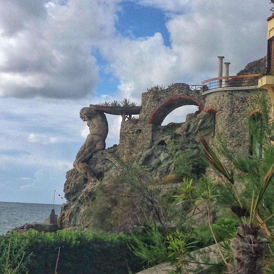 neptune statue at monterosso