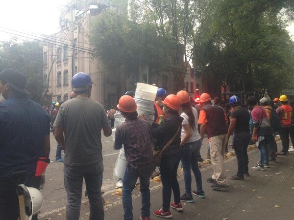 earthquakes in mexico city volunteers condesa