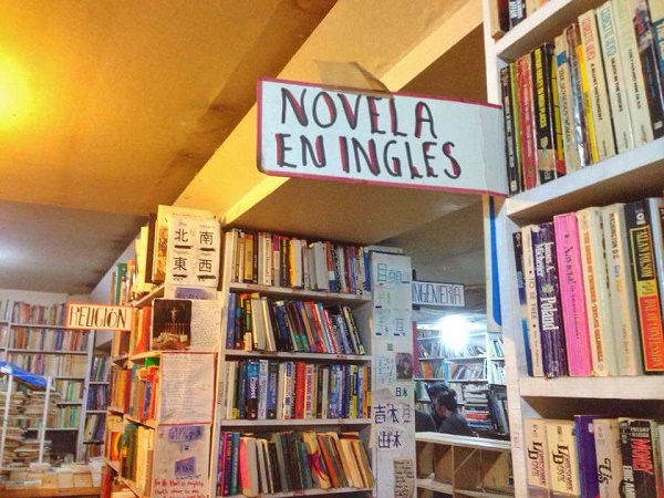 Novela en Ingles sign at La Calle de Donceles Book Street in Mexico City