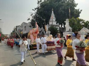 chiang mai flower festival parade