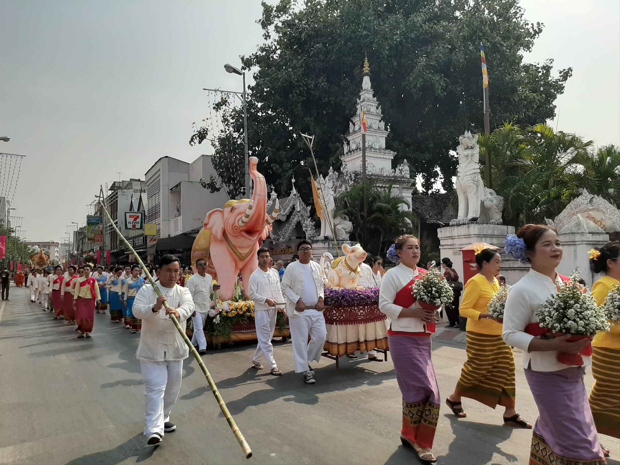 chiang mai flower festival parade