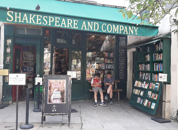 shakespeare and company photo