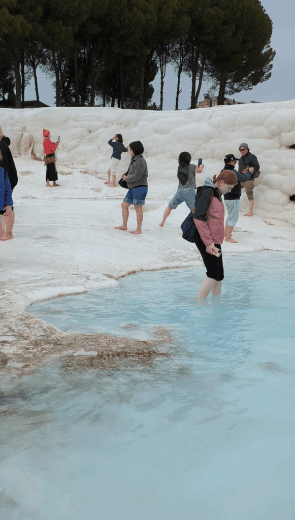 crowds at pamukkale 3