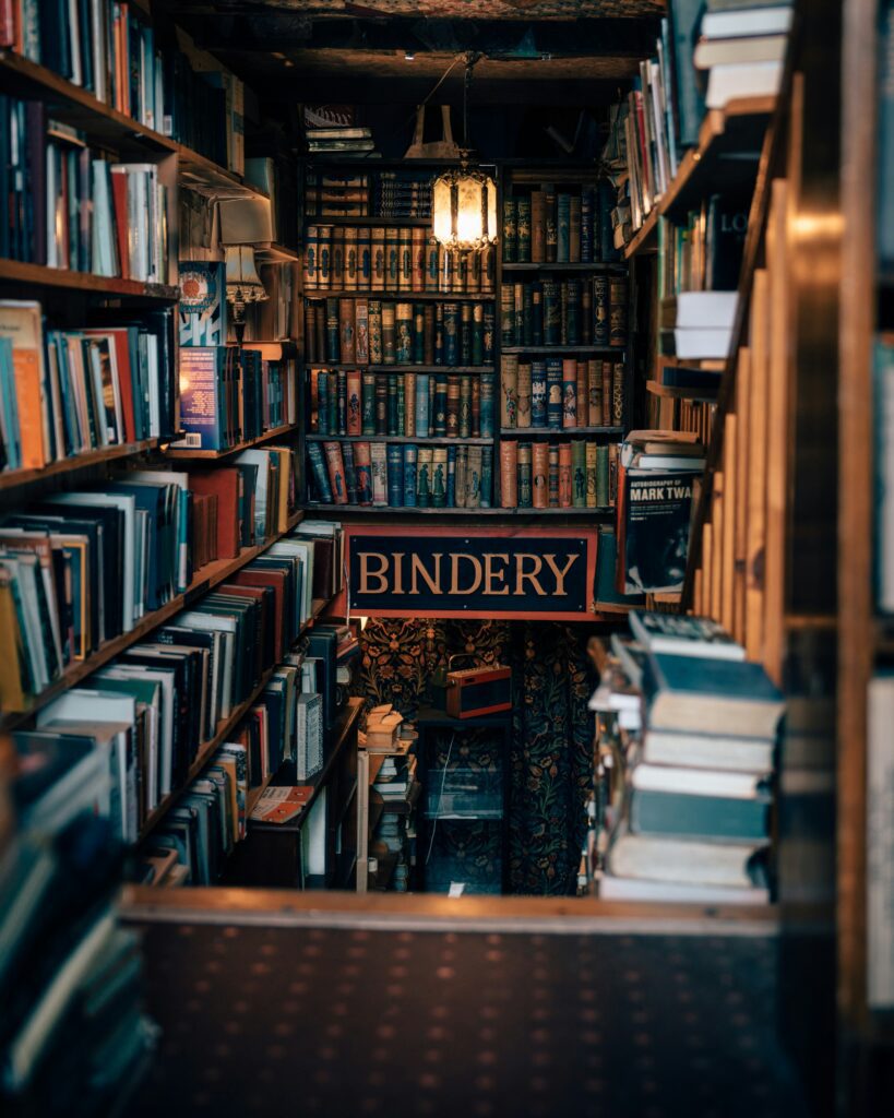 edinburgh bookstore peter thomas unsplash
